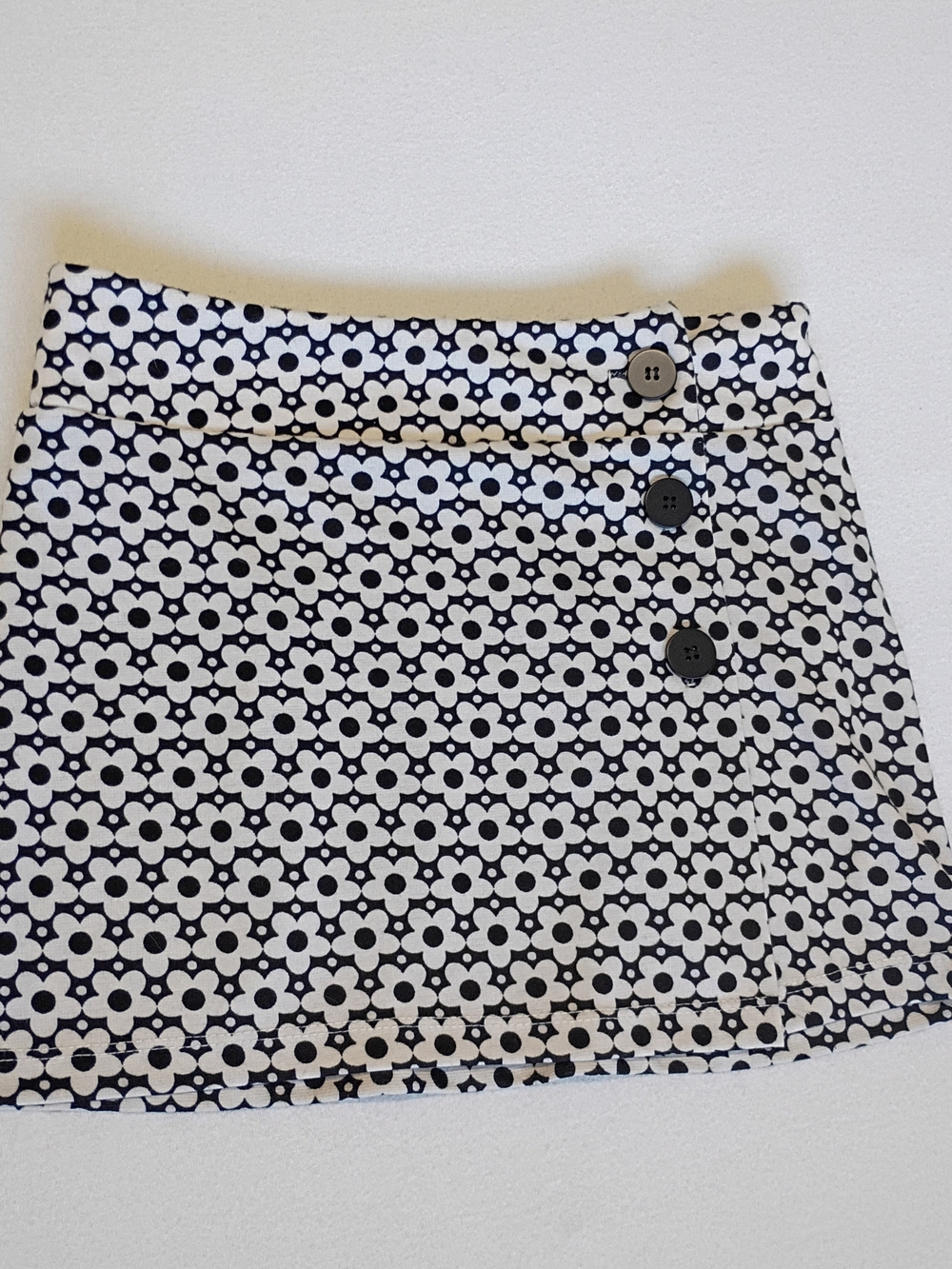 Altar'd State Bershka Women's Mini Skirt Size S Daisy Flower Print Black White